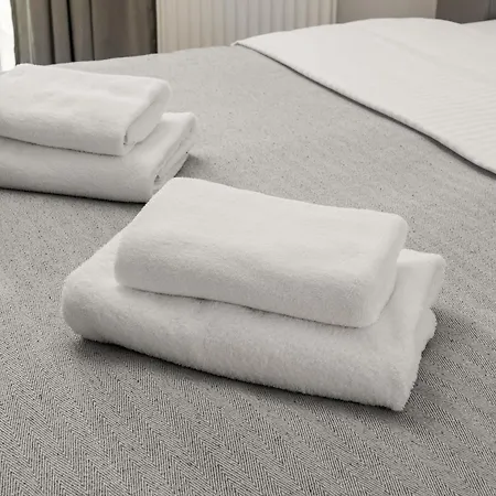 Praga Bliska Modern By Bookinghost *