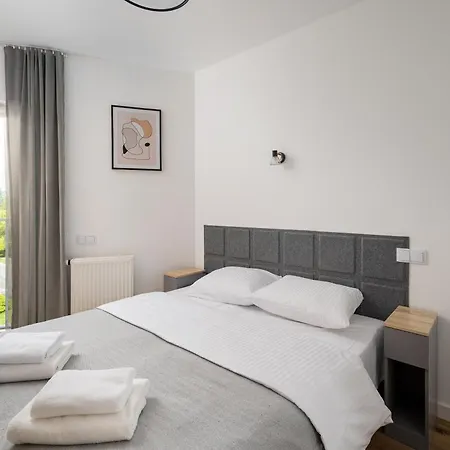 Praga Bliska Modern By Bookinghost *