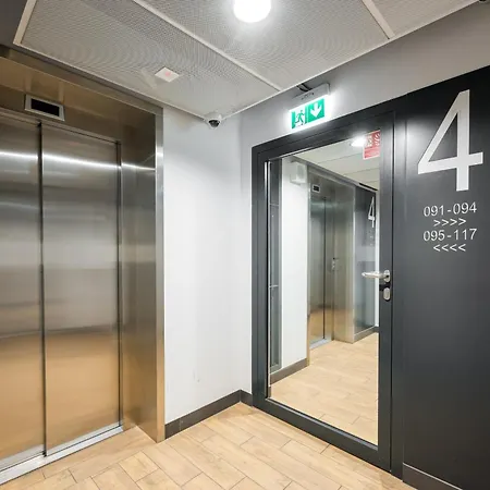 Praga Bliska Modern By Bookinghost * Varsó